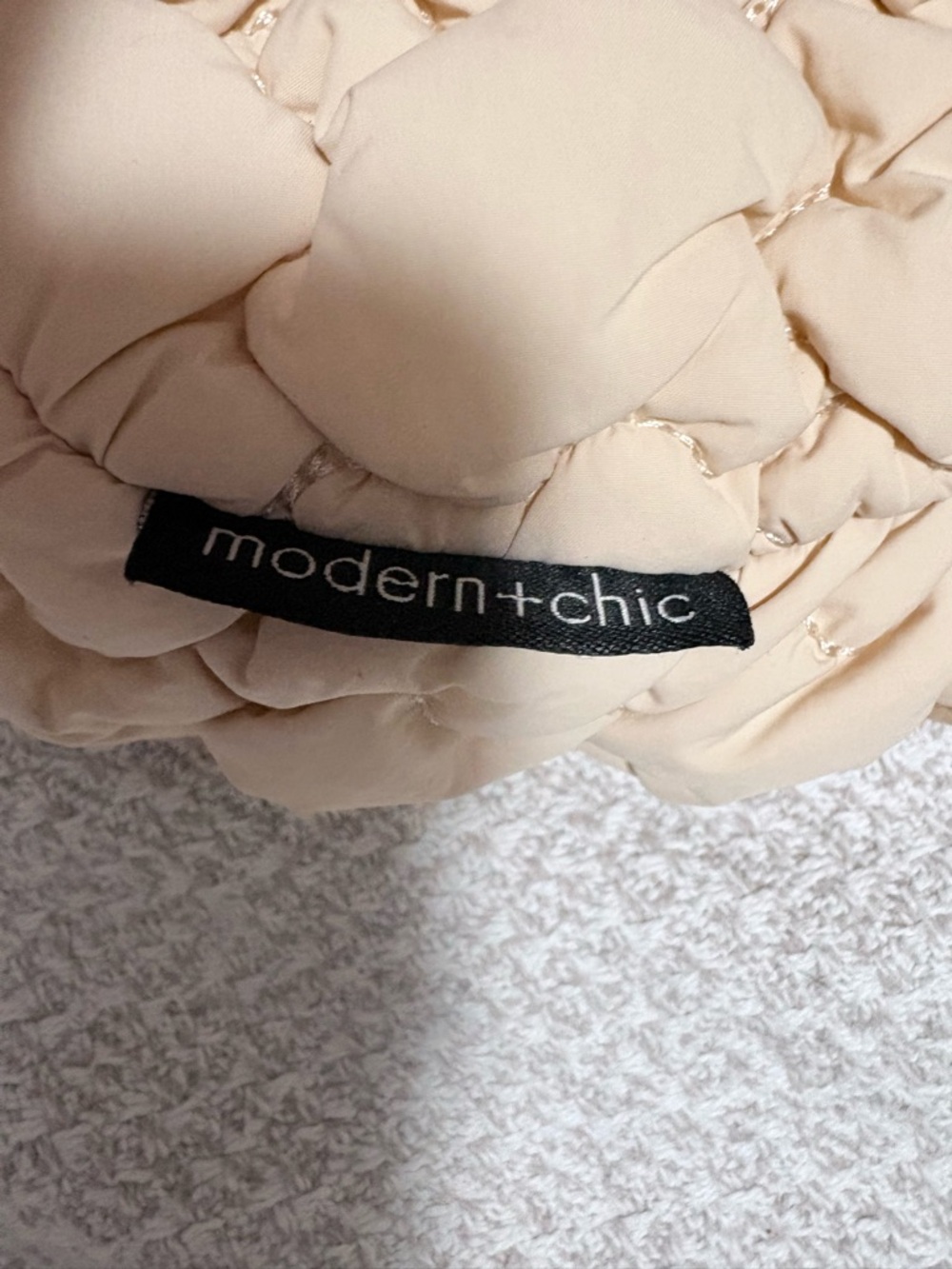 modern+chic
Alyssa Quilted Convertible Bag Made you Look - Picture 3 of 6